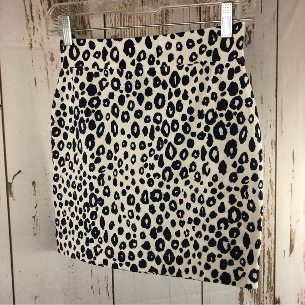 Moda International Skirt, Size Small. In new condition!